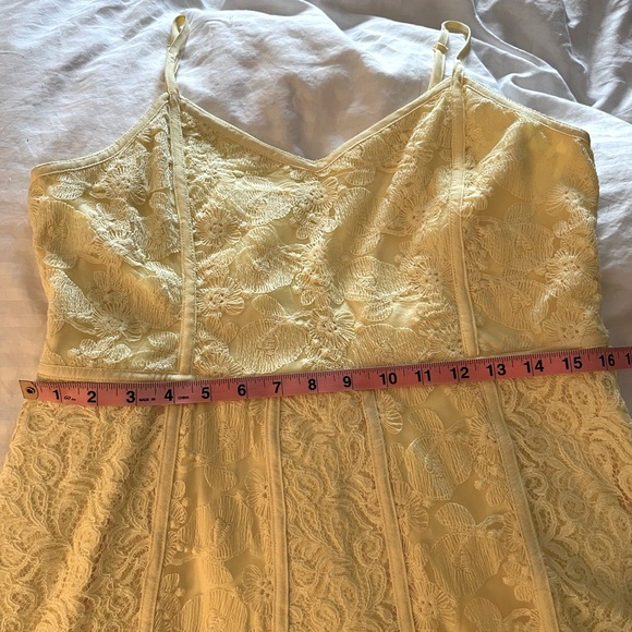 Tags on, sunshine yellow, lace dress, side zipper, size L. - Picture 12 of 12